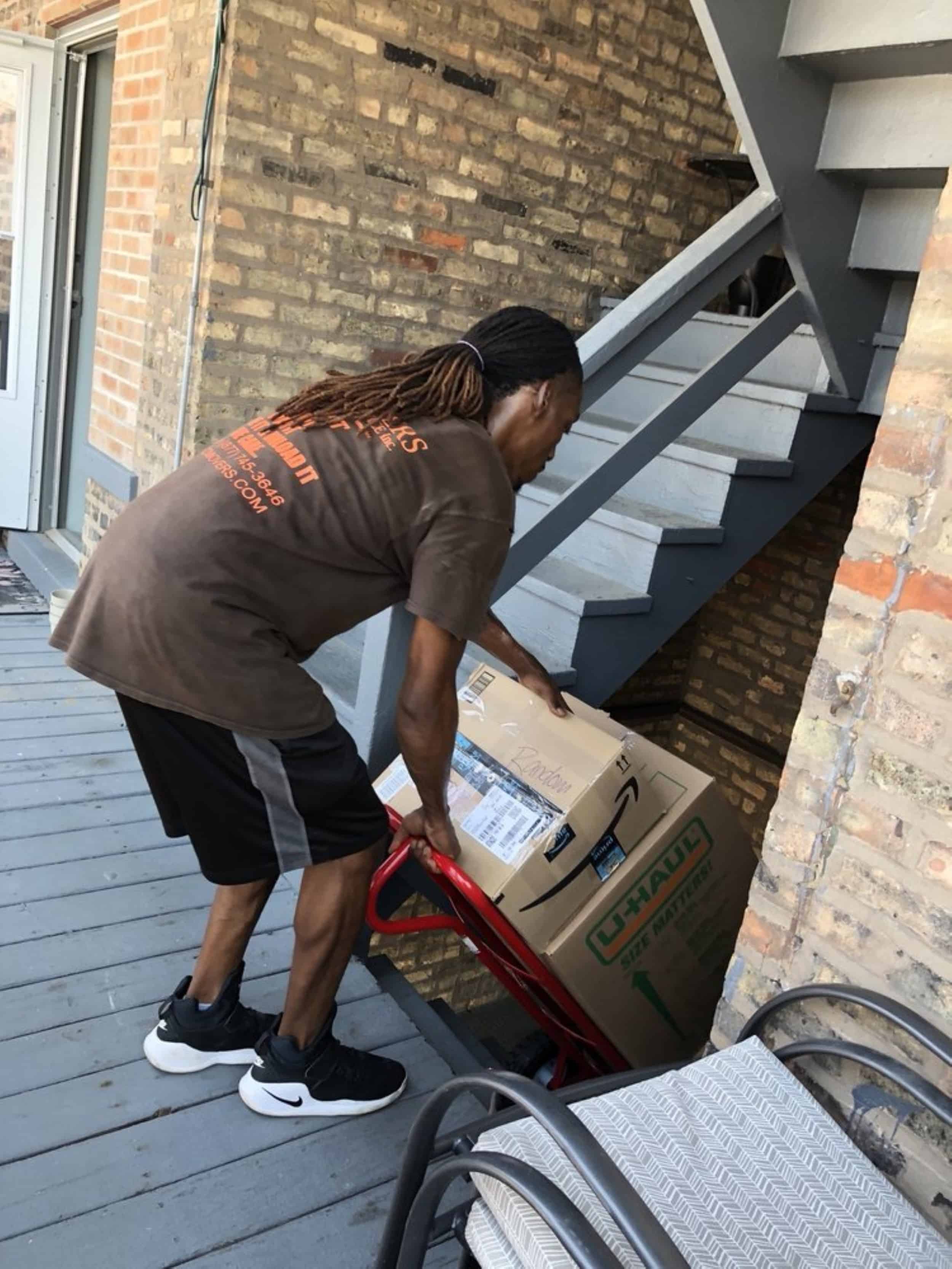 Efficient same day moving company near Plano, IL